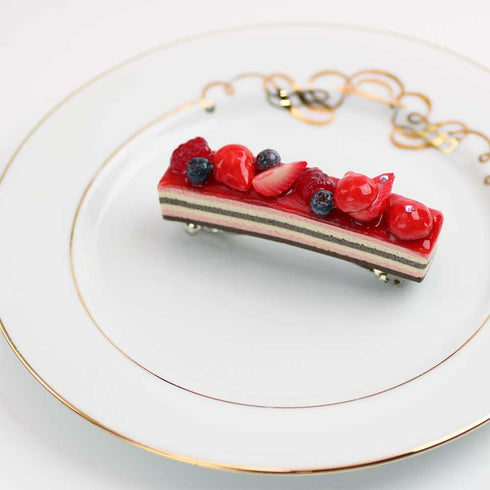 <02008>トリプルベリーケーキのバレッタ