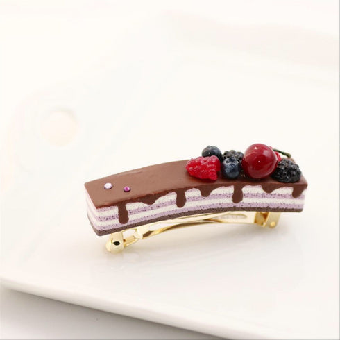 <02011>ダークベリーチョコケーキのバレッタ