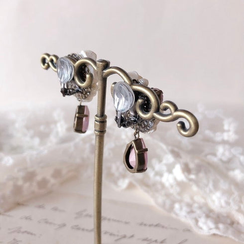 <05001>White rose and dusty pink clip earrings