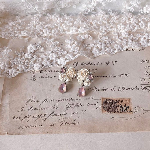 <05002>White rose and dusty pink pierced earrings