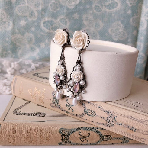 <05006>Chandelier-style pierced earrings