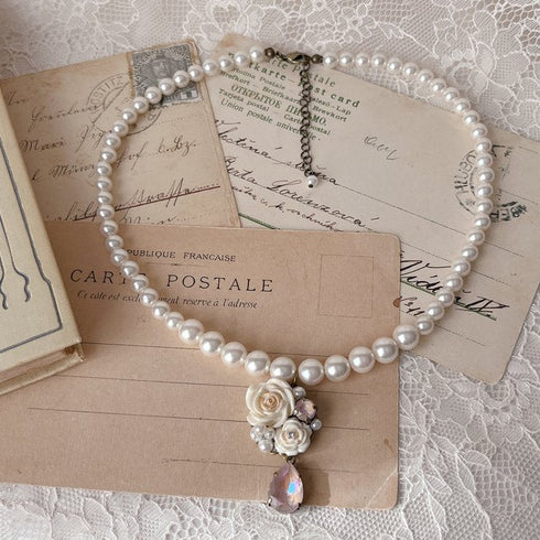 <05020>White rose and dusty pink pearl necklace