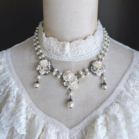 <05028>White rose pearl chain necklace