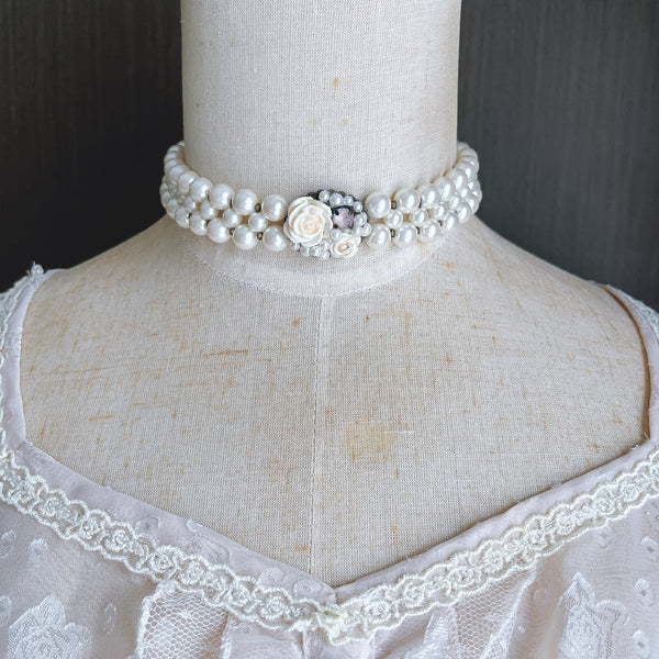 <05029>White rose pearl choker