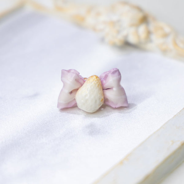 <06024>Ribbon and Strawberry Ring, Lavender