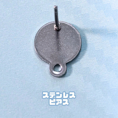 <06074>退廃的なうさぎと煌めくビジューピアス(ブルー)