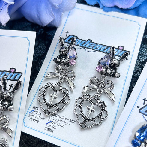 <06076>退廃的なうさぎと煌めくビジューピアス(パープル)