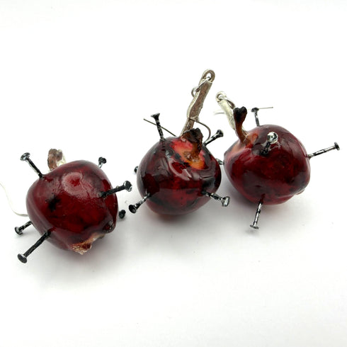 <07138>毒リンゴ釘リンゴピアス