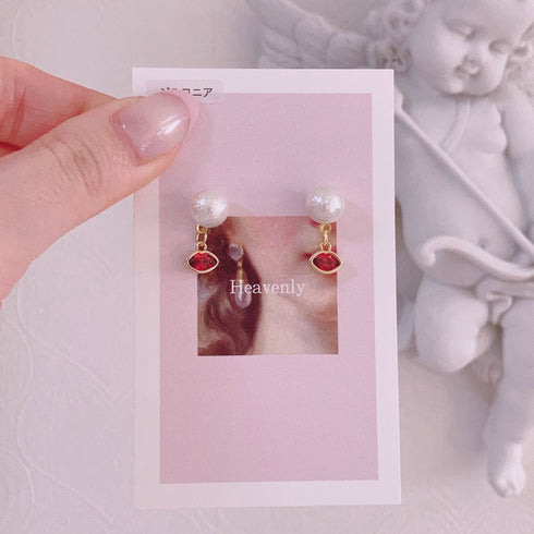 <09007>Pearl and lips Earrings