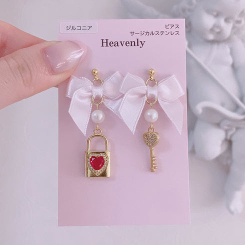 <09013>Padlock and heart key Earrings(Pink ribbon)
