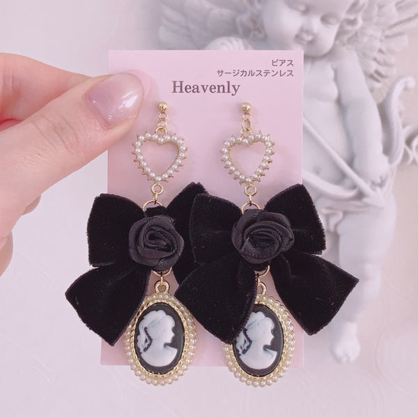 <09023>Black ribbon and cameo Earrings