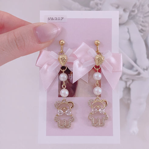 <09063>Bear wearing a bow tie Clip-On Earrings