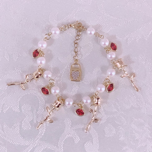 <09114>Roses, lipstick, and a padlock Bracelet