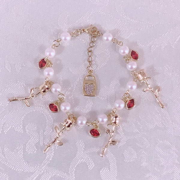 <09114>Roses, lipstick, and a padlock Bracelet