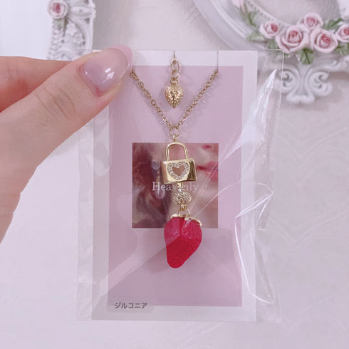 <09120>A padlock and a red strawberry Necklace(45~50cm)