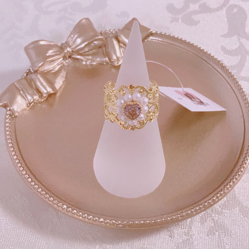 <09163>Gold Color Lace Ring Heart Bijou Clear