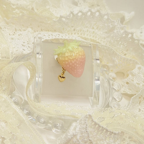 <10021>half cut strawberry ring heart charm (pink)
