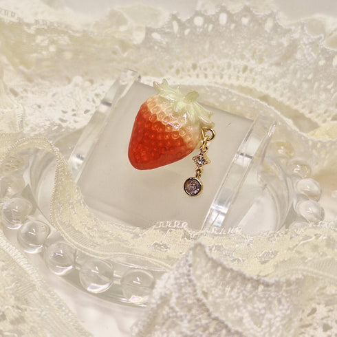 <10024>half cut strawberry ring circle charm (pure red)