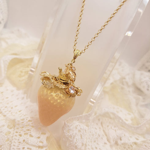 <10064>queen flour princess strawberry necklace (brilliant pink)