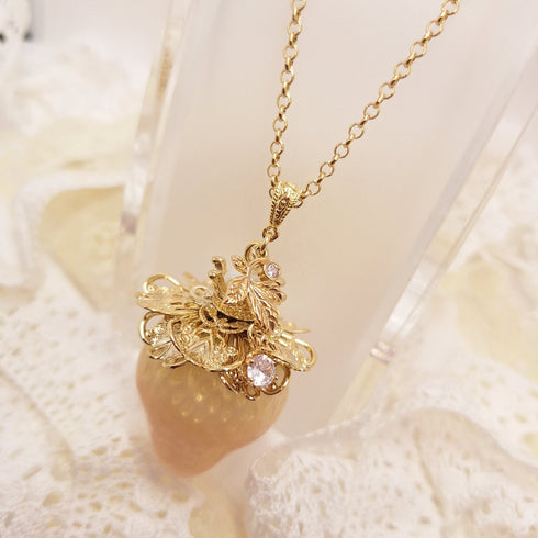<10064>queen flour princess strawberry necklace (brilliant pink)