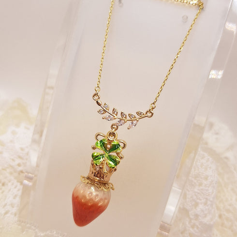 <10077>strawberry&clover necklace (pure red)