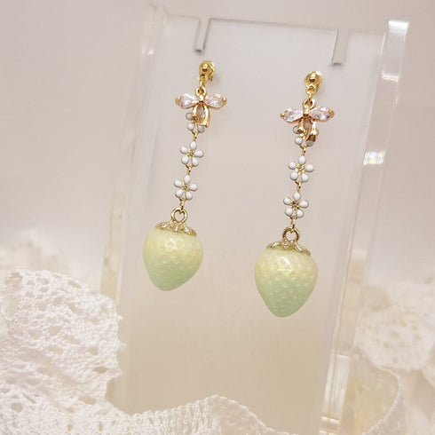 <10082>strawberry&ribbonearrings flour catch (light blue)