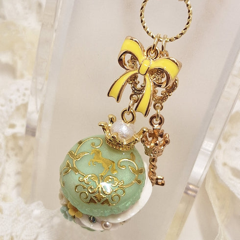 <10089>clown macron rabbit key charm gold print(green)