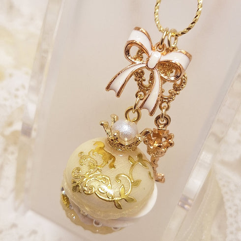 <10090>clown macron rabbit key charm gold print(white)
