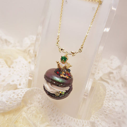 <10093>dark crystal clown macron necklace(green stone)