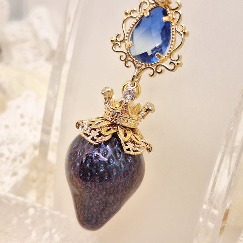 <10094>dark princess strawberry blue crystal necklace