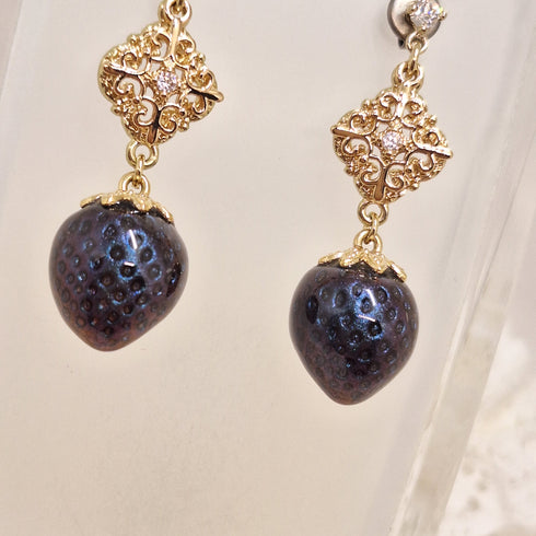 <10098>dark strawberry cross charm earrings