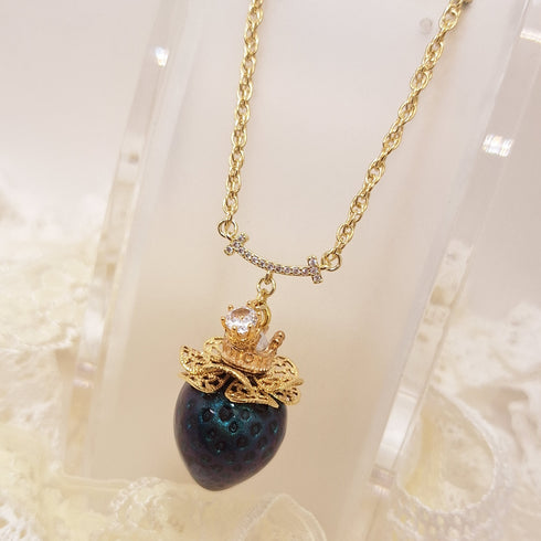 <10102>dark princess strawberry necklace bright chain(slightly blue)
