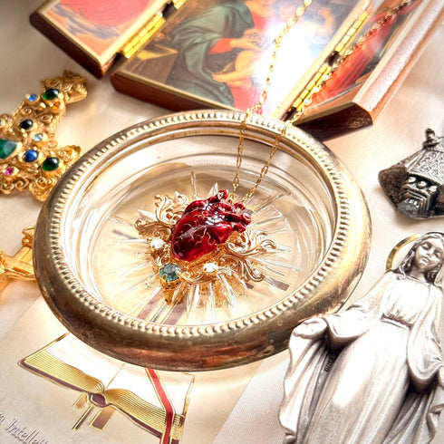 <12039>Crest of Devotion pendant - Red Heart x Bluegreen stone