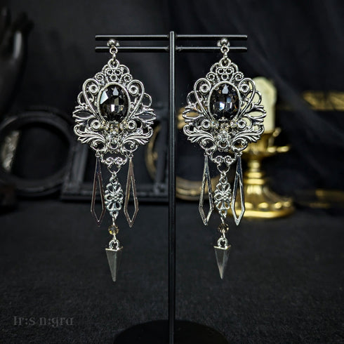 <13024>【Aversio a sacra】シャンデリアピアス(ブラック)