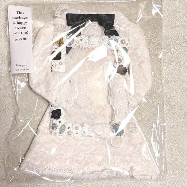 <14031>Classic dress photo display case white