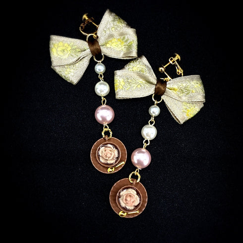 <14045>Brown rose tea cup earrings