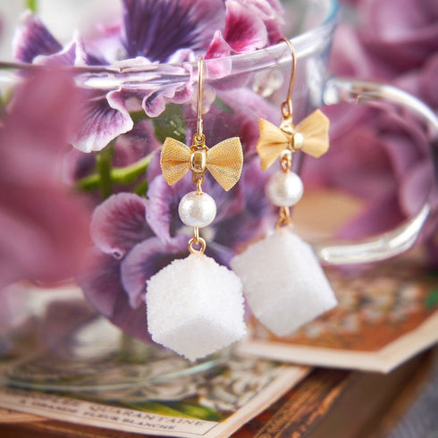 <14064>Cube sugar ribbon pierced earring gold