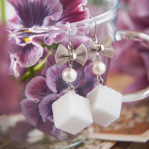 <14066>Cube sugar ribbon pierced earring silver