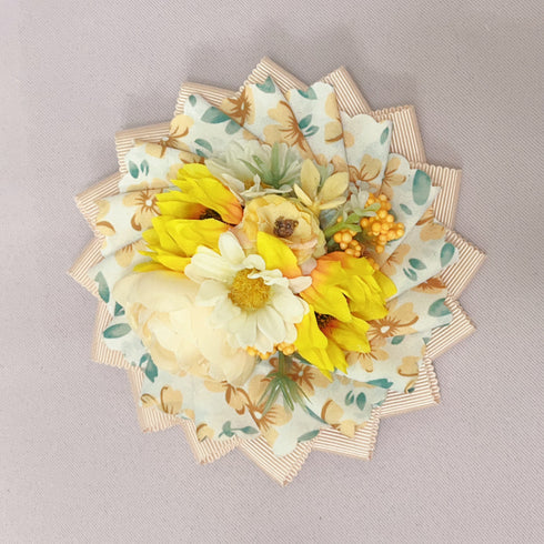<16025>“News from the Garden” Rosette—A Sliver of Sunlight