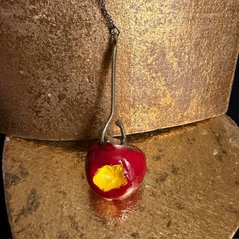 <17035>Bitten Apple Chocolate‑Coated Necklace