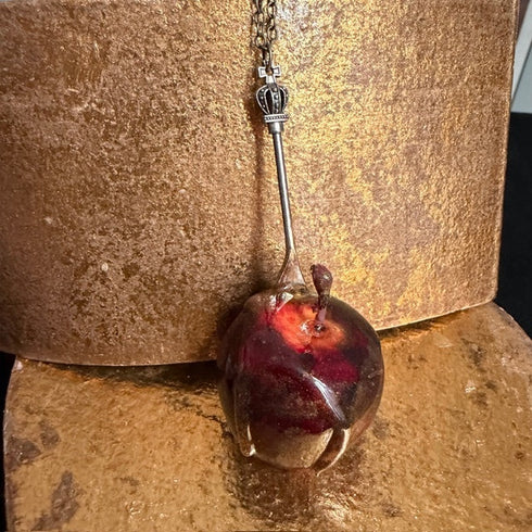 <17040>Poison Apple Necklace(red × Crown Fork)