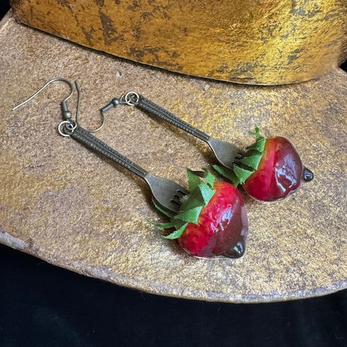 <17082>Strawberry Earrings