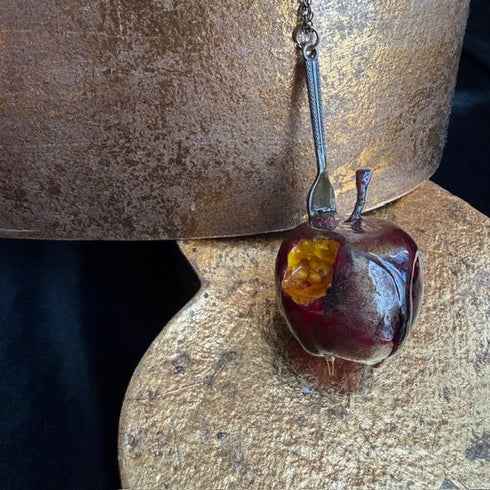 <17089>Poison Apple Necklace(red × folk)