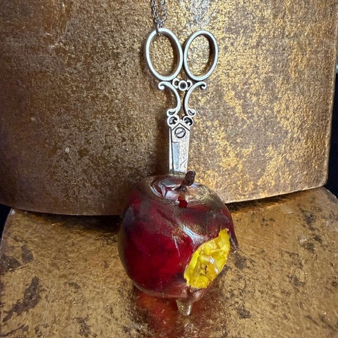 <17090>Poison Apple Necklace(red × Silver Scissors)