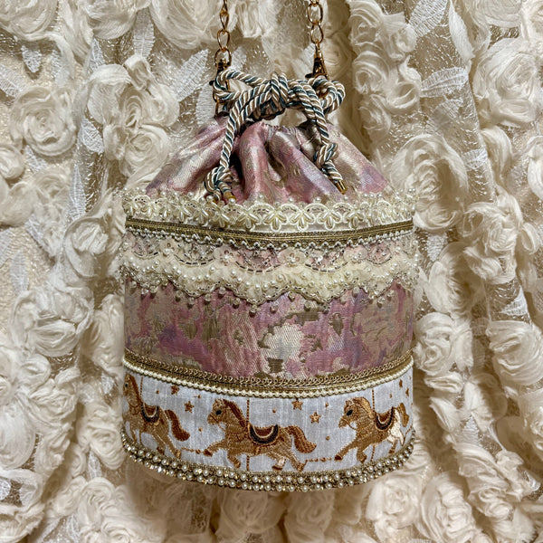 <20010>Merry-Go-Round Bag (White)