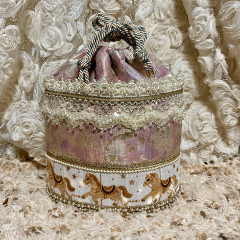 <20010>Merry-Go-Round Bag (White)
