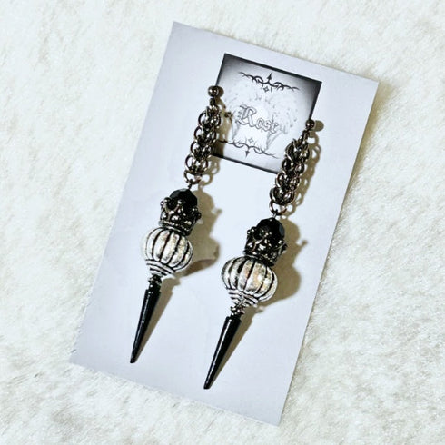 <21025>Crown lamp earring (black)