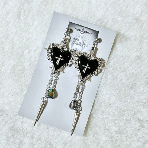 <21028>Heart charm earring (black)