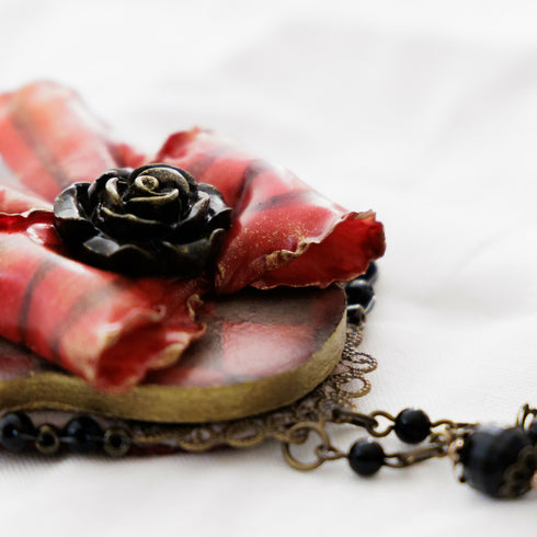 リボンのネックレス/エンジ