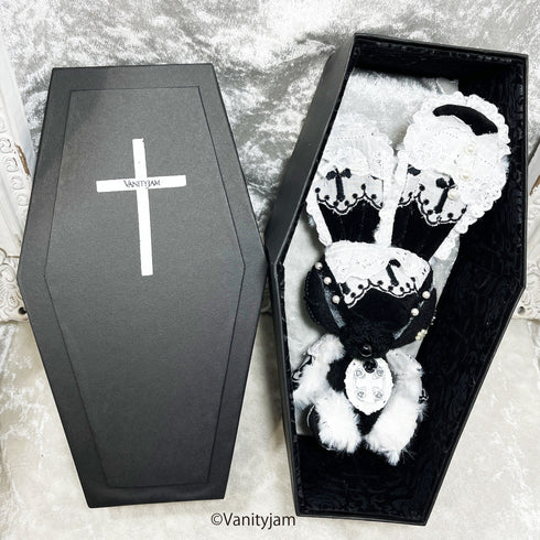 <24005>Black VANNY with white cross lace